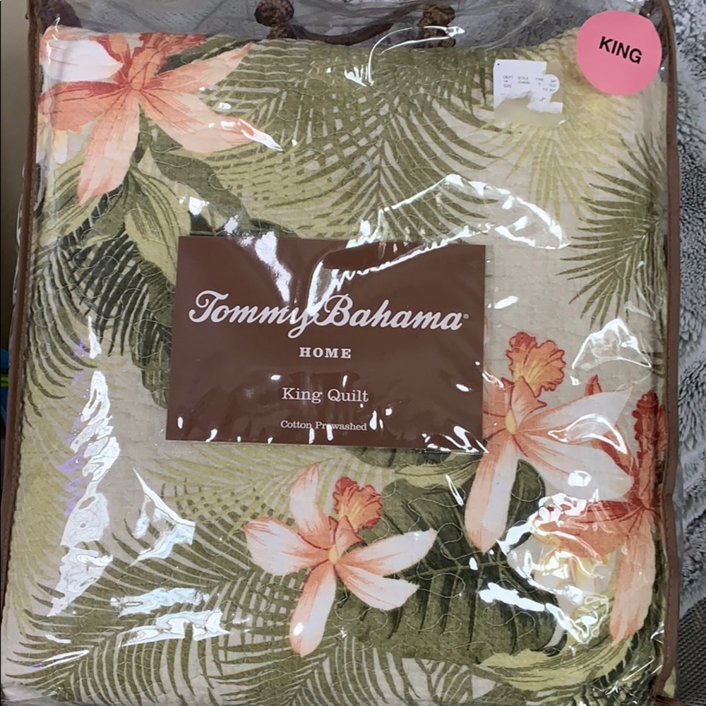 Like new Tommy Bahama king quilt